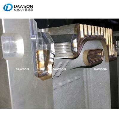 75 kg ต่อชั่วโมงผลิต เครื่องพัดลมเครื่องเดียวสถานีหรือสถานีคู่สําหรับการผลิต 2L 5L HDPE กระป๋องน้ํามันย่อย