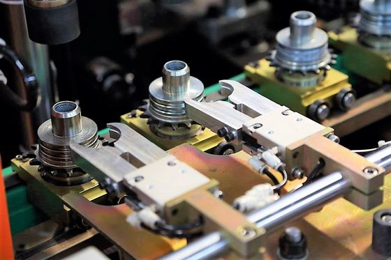 20L 12000Pcs / H LDPE เครื่องเป่าขวดพลาสติก PET เครื่องเป่าขวด